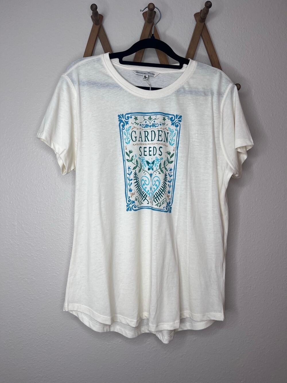 Heritage Cherry Cream Ivory Graphic Short Sleeve T-Shirt Tee L